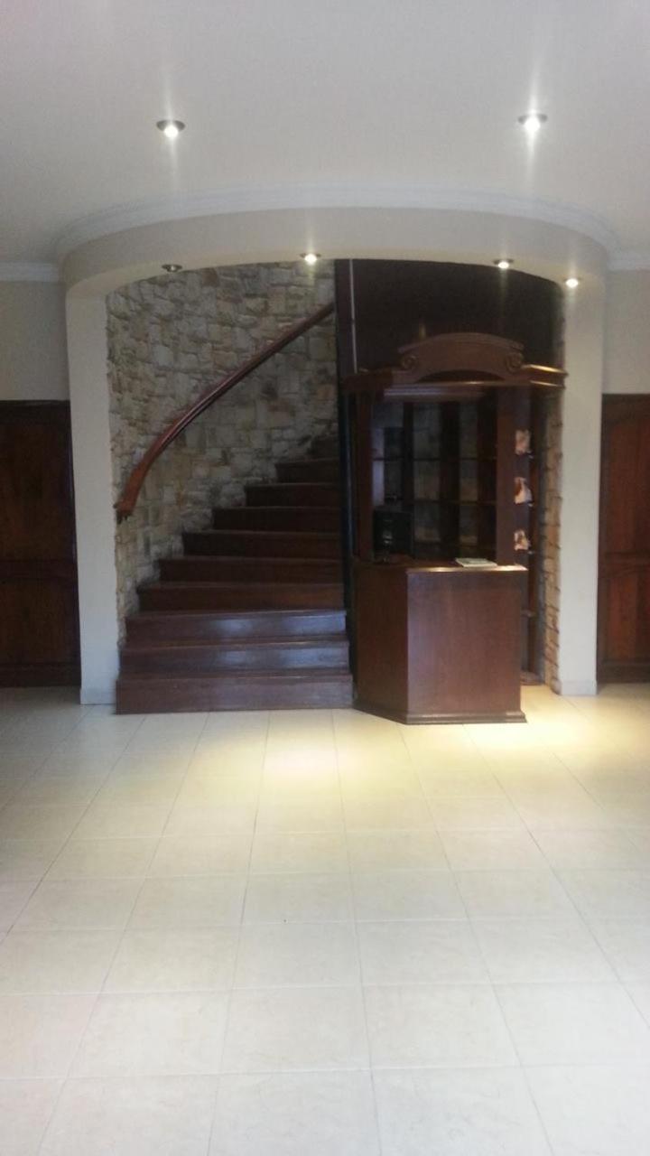Hotel La Casona Camiri Exterior foto
