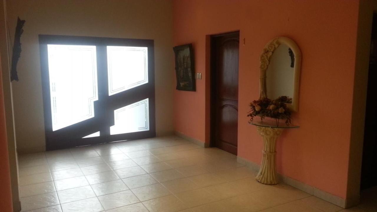 Hotel La Casona Camiri Exterior foto
